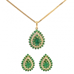 Pear shaped Emerald Diamond Pendant Set